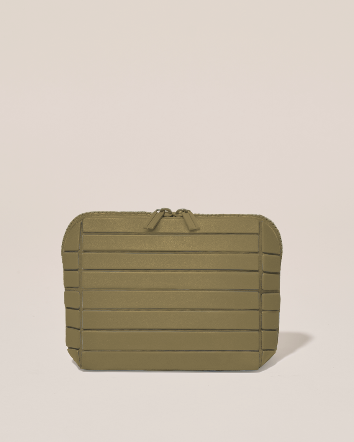 the small olive traveller