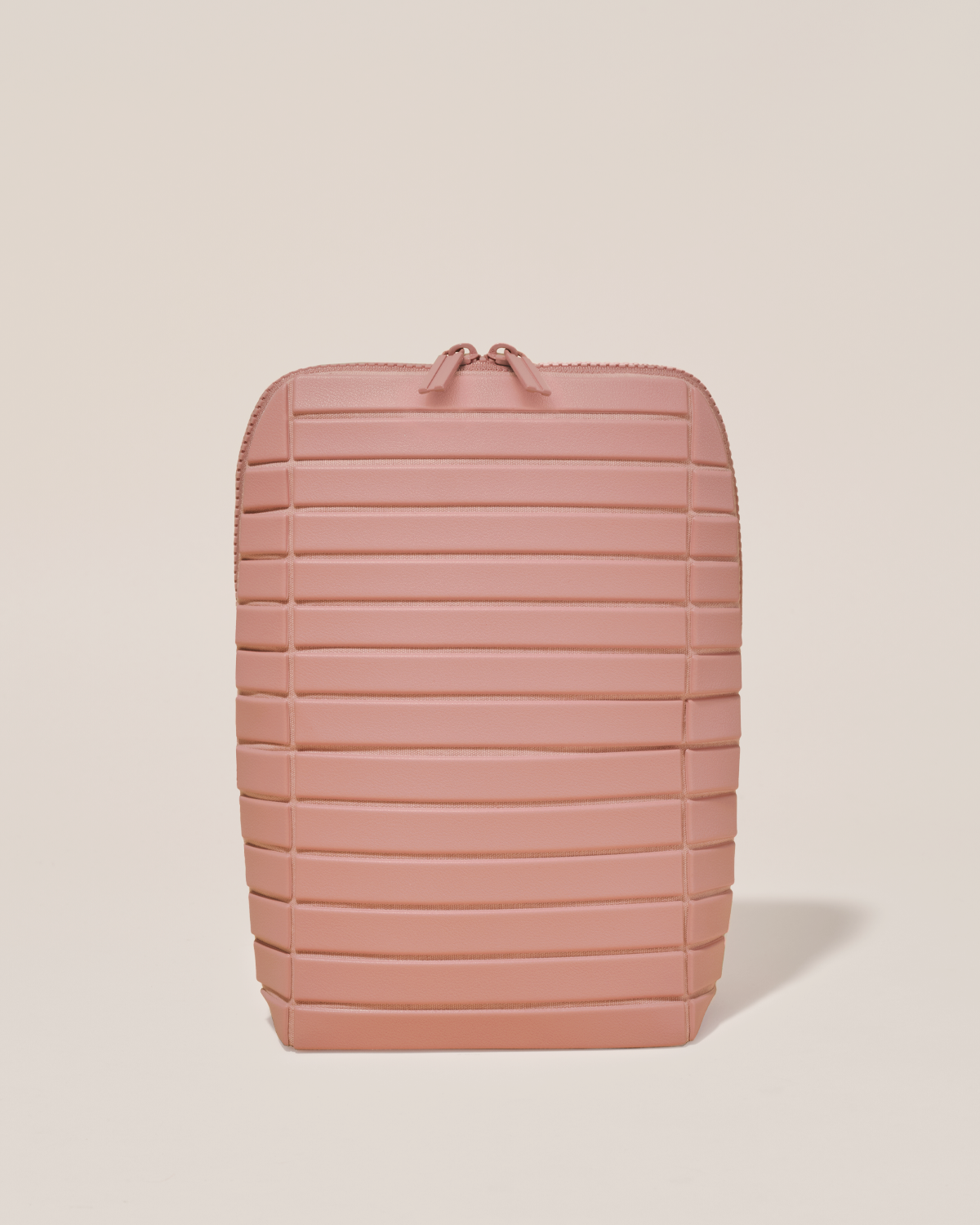 Closed Parallelle Blush (pink) Brush Traveller makeup bag with structured horizontal bar design