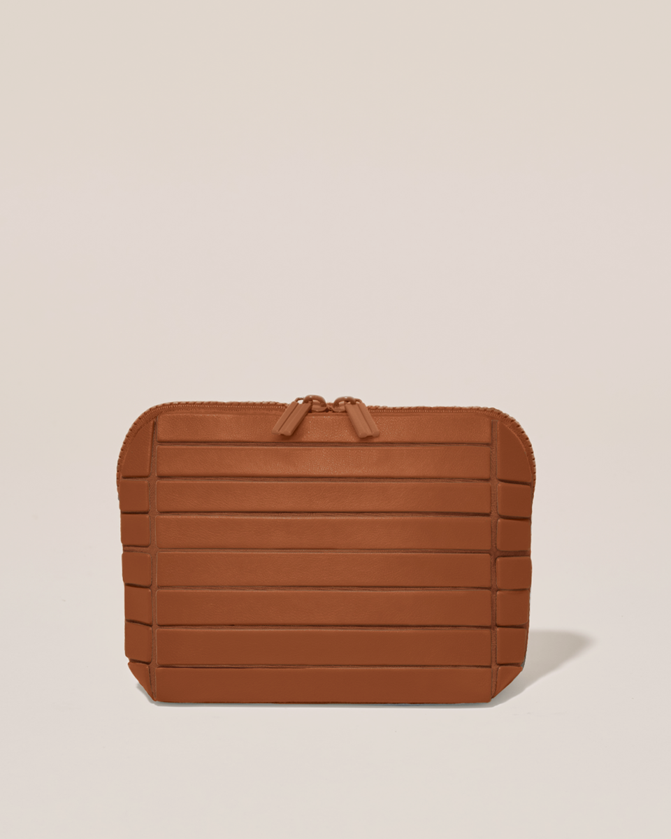The Small Vicuna Traveller - Fold-Down Makeup Bag | Parallelle