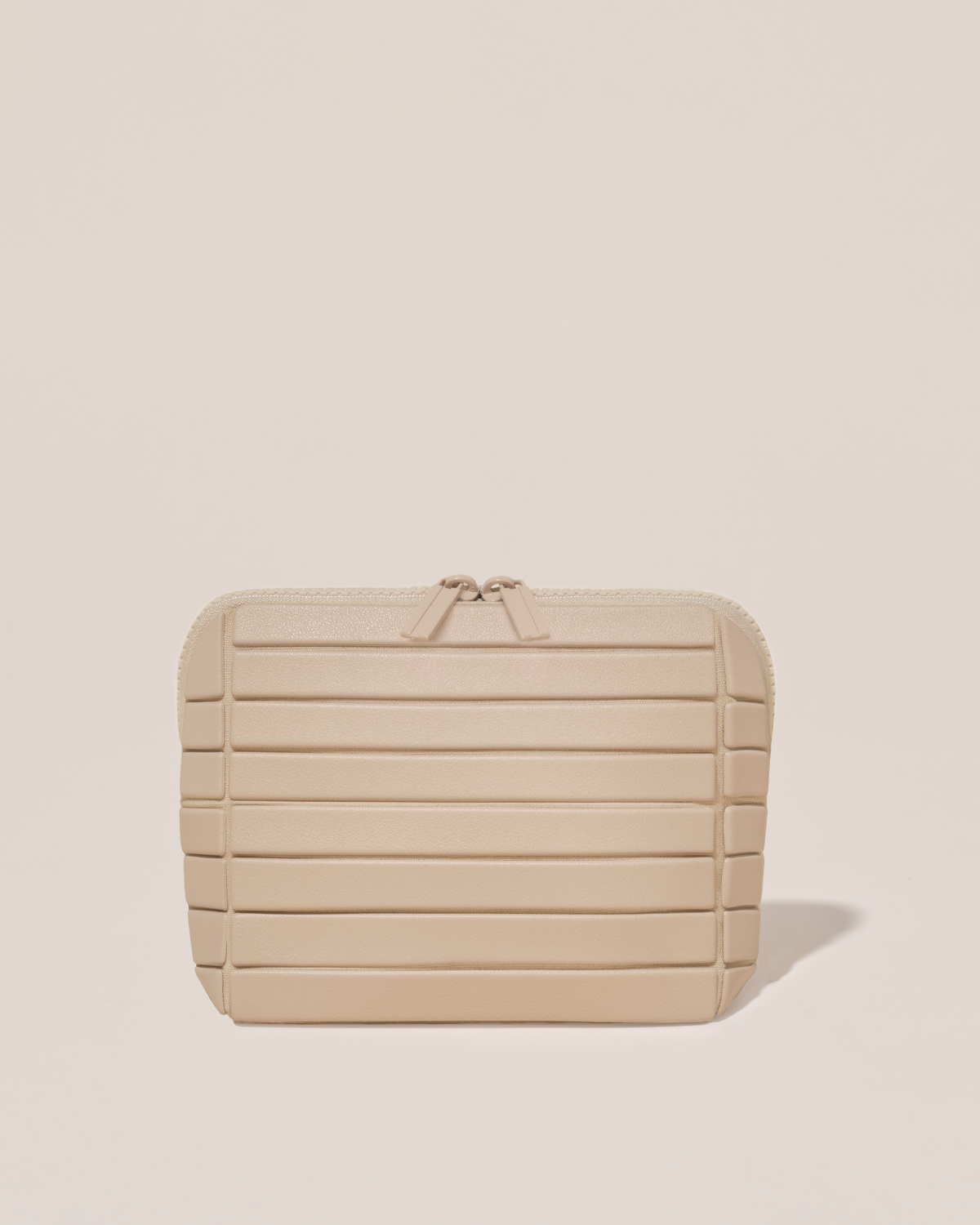 Closed Parallelle Small Bisque (white) Traveller makeup bag with structured horizontal bar design