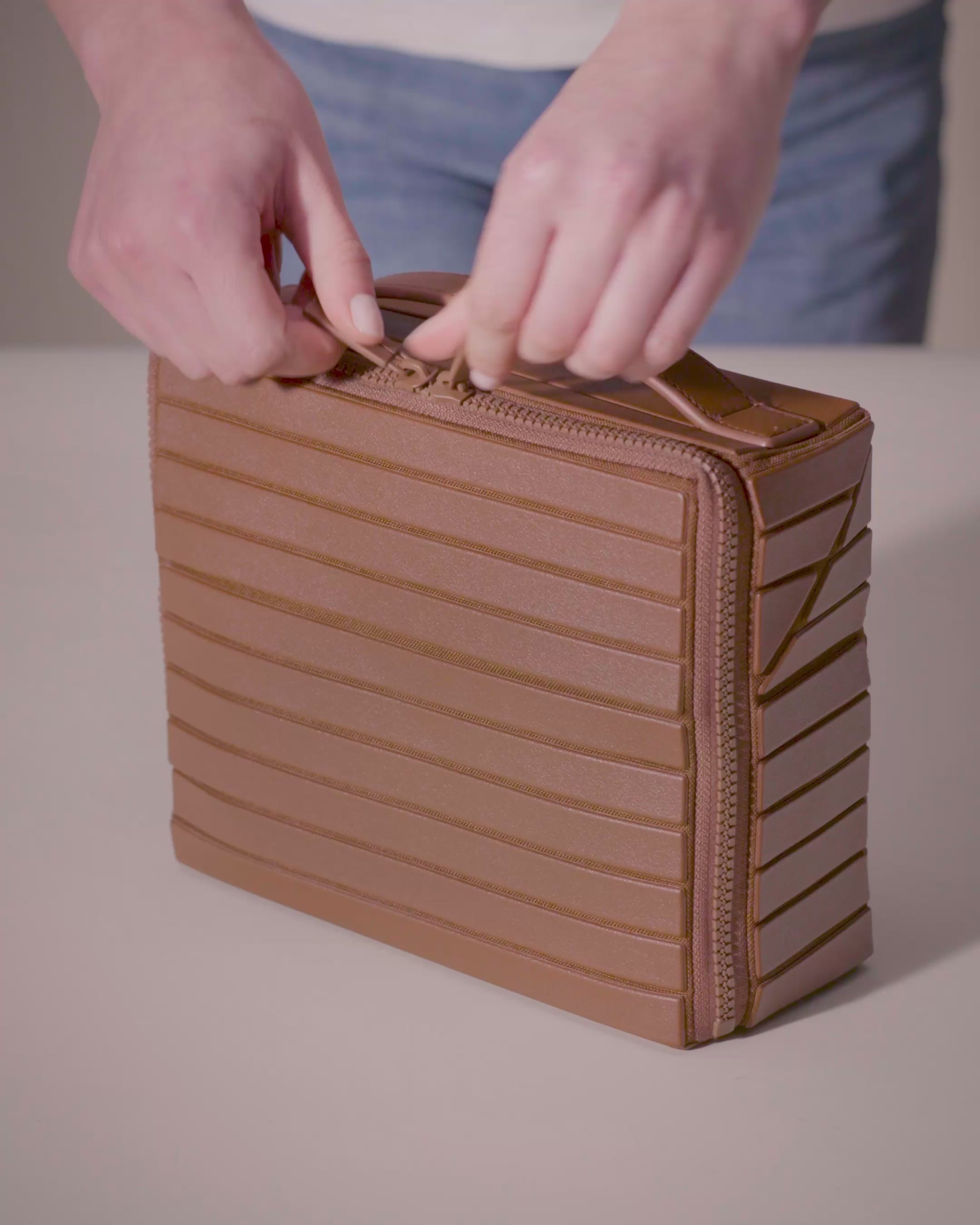 The Medium Vicuna Kit - Fold-Down Dopp Kit | Parallelle